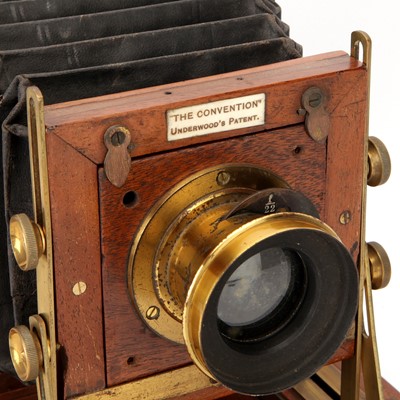 Lot 259 - An E & T Underwood Convention Half Plate Mahogany Field Camera