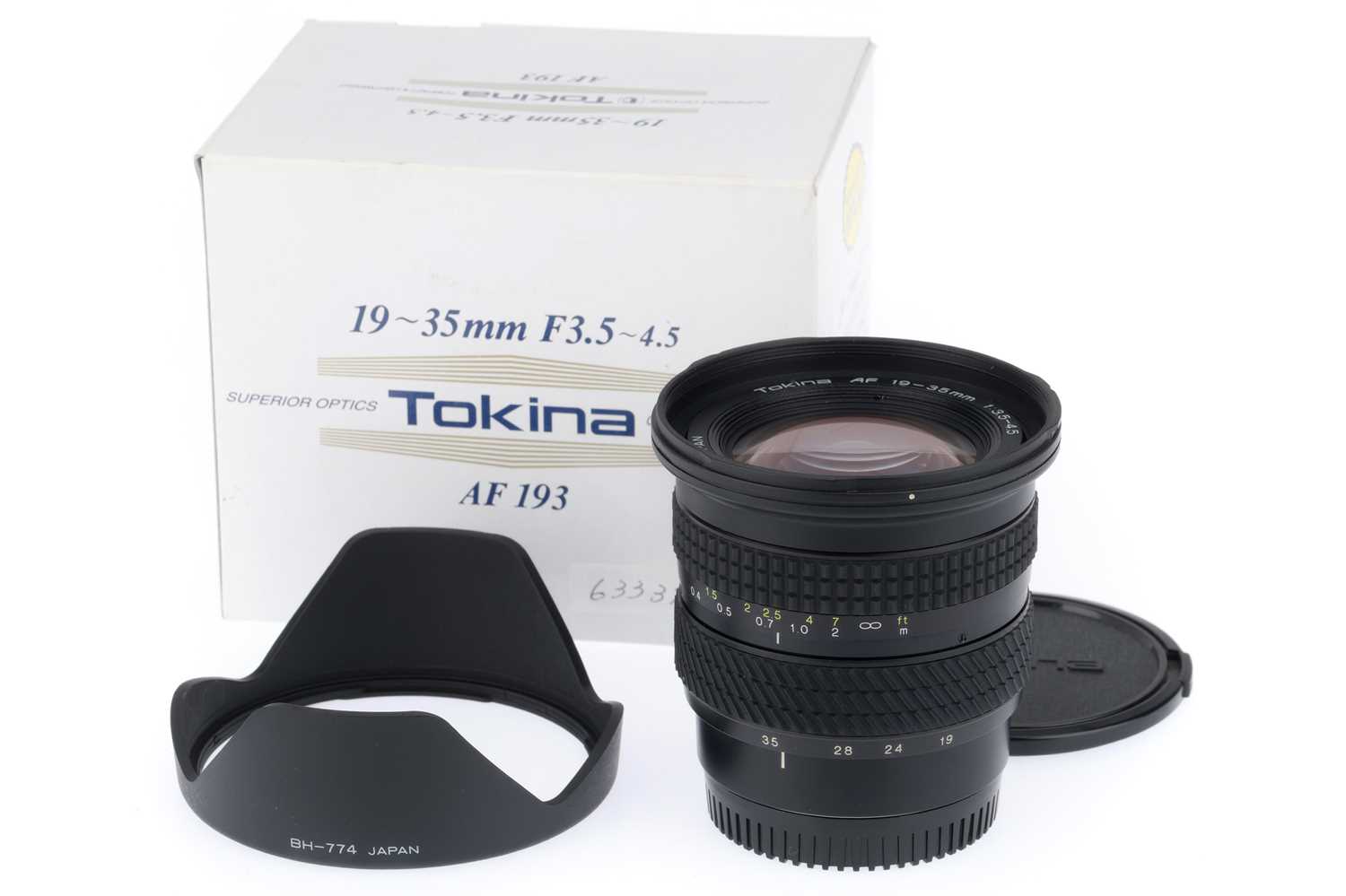 Lot 268 - A Tokina f/3.5-4.5 19-35mm Zoom Lens