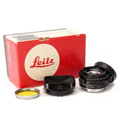 Lot 26 - A Leitz Summicron-M f/2 35mm Lens