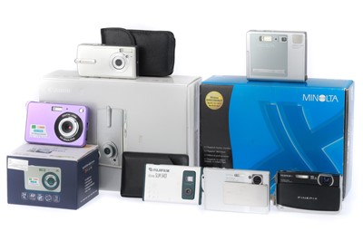 Lot 100 - A Selection of Miniature Digital Cameras