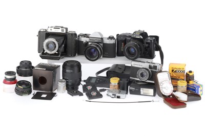Lot 269 - A Selection of Cameras and Photographica