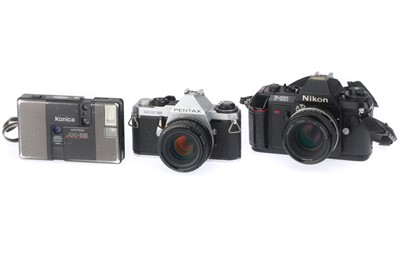 Lot 66 - A Group of Cameras