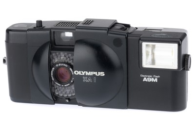 Lot 129 - An Olympus XA1 Viewfinder 35mm Camera