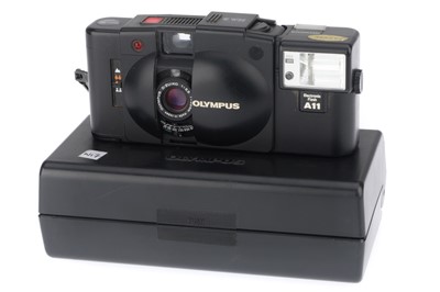 Lot 130 - An Olympus XA2 Viewfinder 35mm Camera