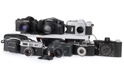 Lot 284 - to include a Mamiya Sekor TL1000 body, body F,...