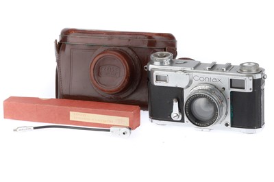 Lot 92 - A Ziess Ikon Contax II 35mm Rangefinder Camera