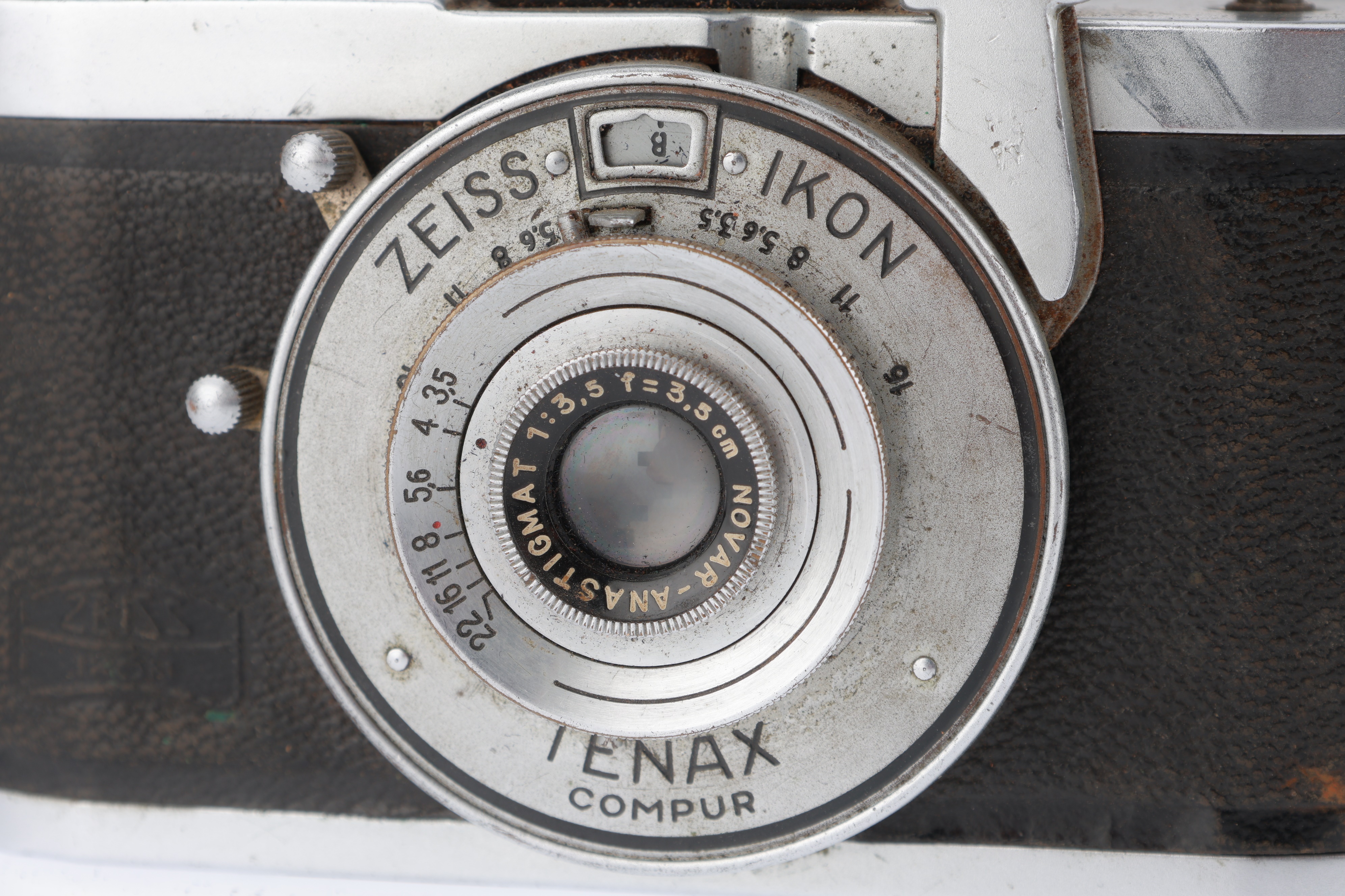 Lot 86 - A Group of Zeiss Ikon Cameras,