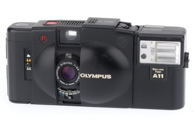 Lot 141 - An Olympus XA2 Viewfinder Camera