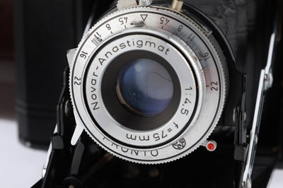 Lot 277 - A Lomo Cosmic Symbol and Zeiss Ikon Nettar Camera