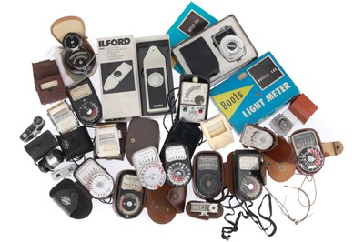 Lot 395 - A Selection of Exposure Meters