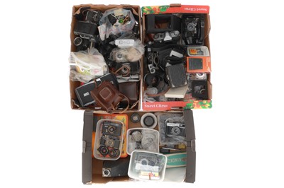 Lot 281 - A Lot of Cameras For Restoration or Spares