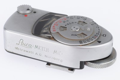 Lot 2 - A Leica Summicron Dual Range f/2 5cm Lens