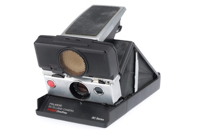 Lot 293 - A Polaroid SX-70 Sonar One-step Land Camera