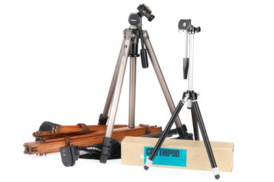 Lot 425 - A Selection of Tripods