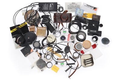 Lot 427 - A Selection of Mixed Photographica
