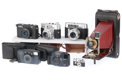 Lot 40 - A Selection of Cameras