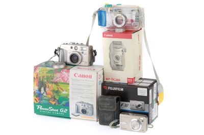 Lot 67 - A Pair of Digital Compact Cameras