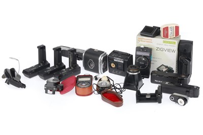 Lot 392 - A Selection of Mixed Photographica