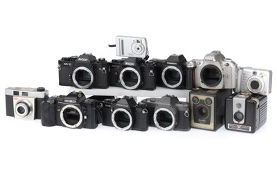 Lot 184 - A Mixed Selection of Cameras