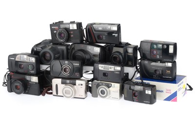 Lot 30 - A Selection of Compact Cameras