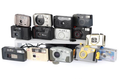 Lot 31 - A Selection of Compact Cameras