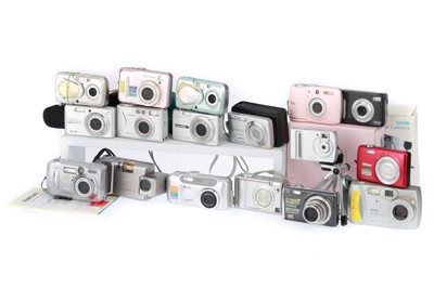 Lot 75 - A Selection of Compact Digital Cameras