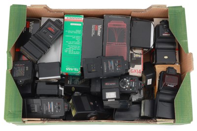 Lot 403 - A Quantity of Flashes