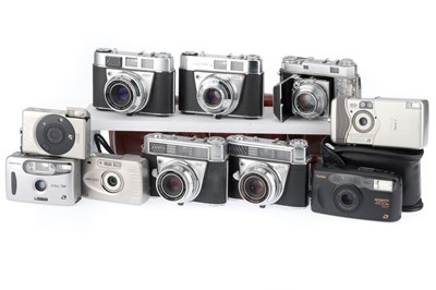 Lot 221 - A Mixed Group of Cameras