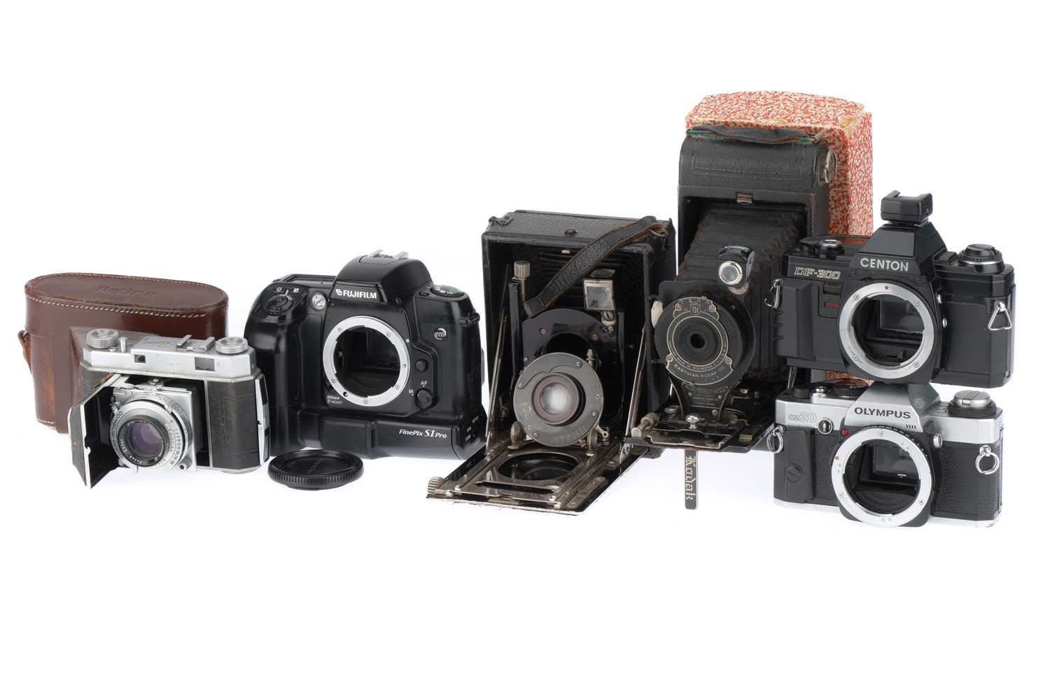 Lot 220 - A Group of Mixed Cameras