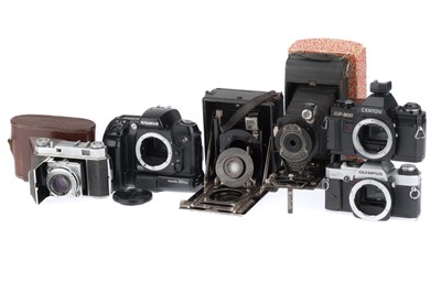 Lot 220 - A Group of Mixed Cameras