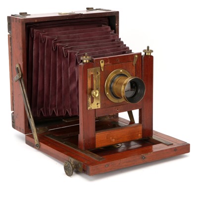 Lot 272 - A C. C. Vevers 'Phoebus' Half Plate Mahogany Field Camera