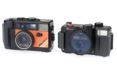Lot 209 - A Pair of Water Resistant Cameras