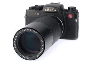 Lot 41 - black, body G, shutter works, meter responds,...