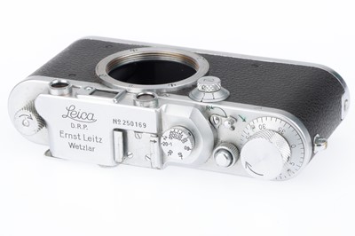 Lot 4 - A Leica IIIa 35mm Rangefinder Body