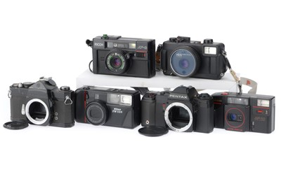 Lot 186 - A Mixed Selection of Cameras