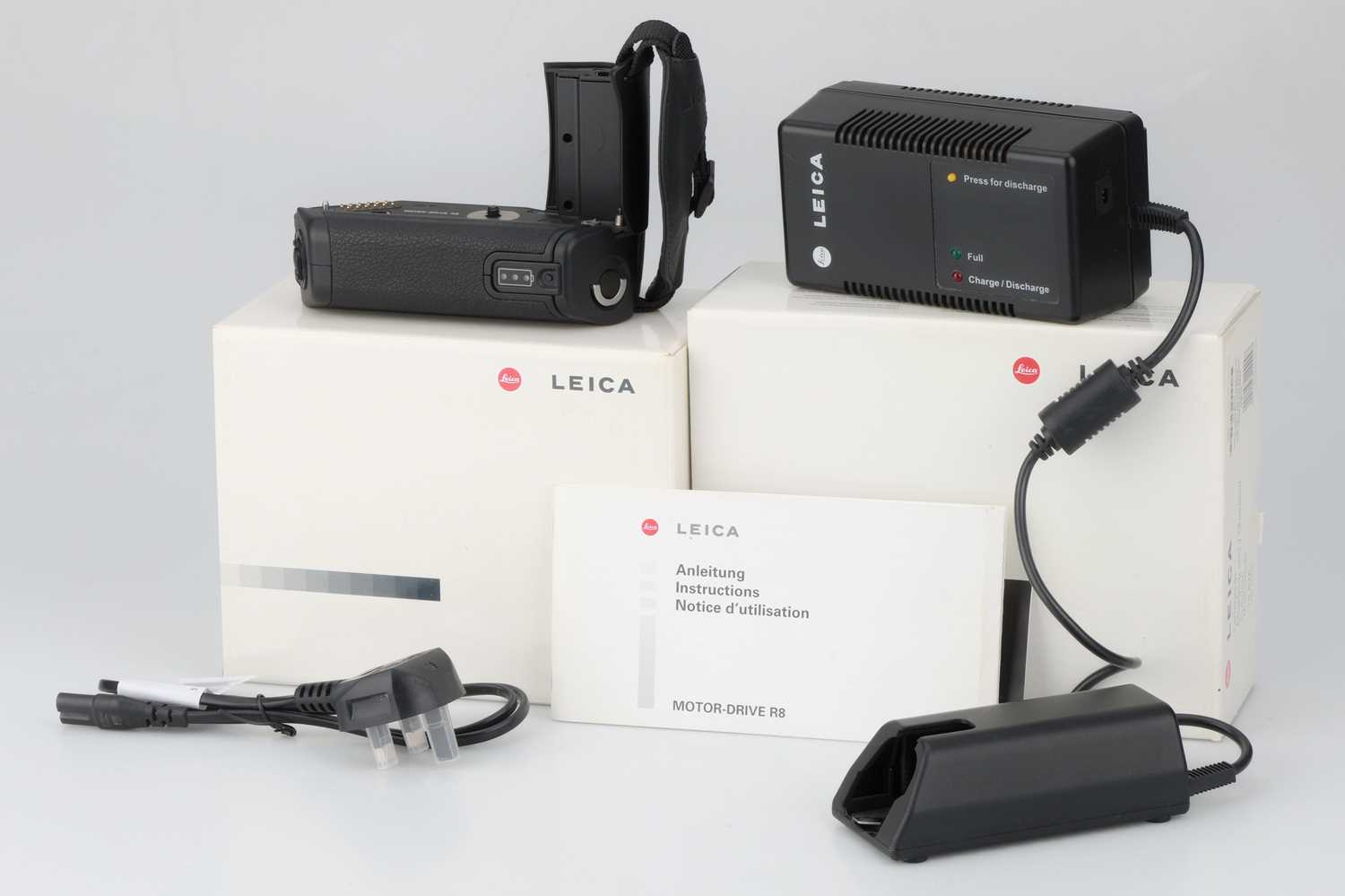 Lot 45 - A Motor Drive and Charger for Leica R8