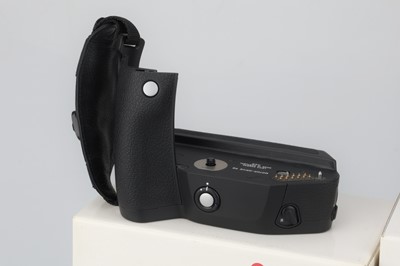 Lot 45 - A Motor Drive and Charger for Leica R8