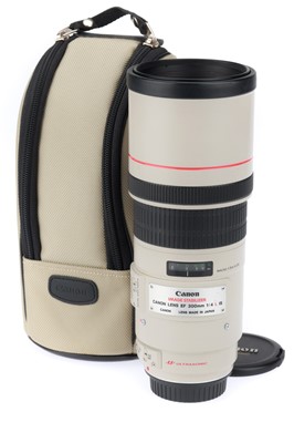 Lot 532 - A Canon EF L IS f/4 300mm Ultrasonic Lens