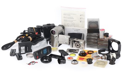 Lot 582 - A Selection of Mixed Photographica