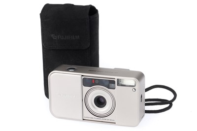 Lot 198 - A Fujifilm DL Super Mini Zoom 35mm Compact Camera