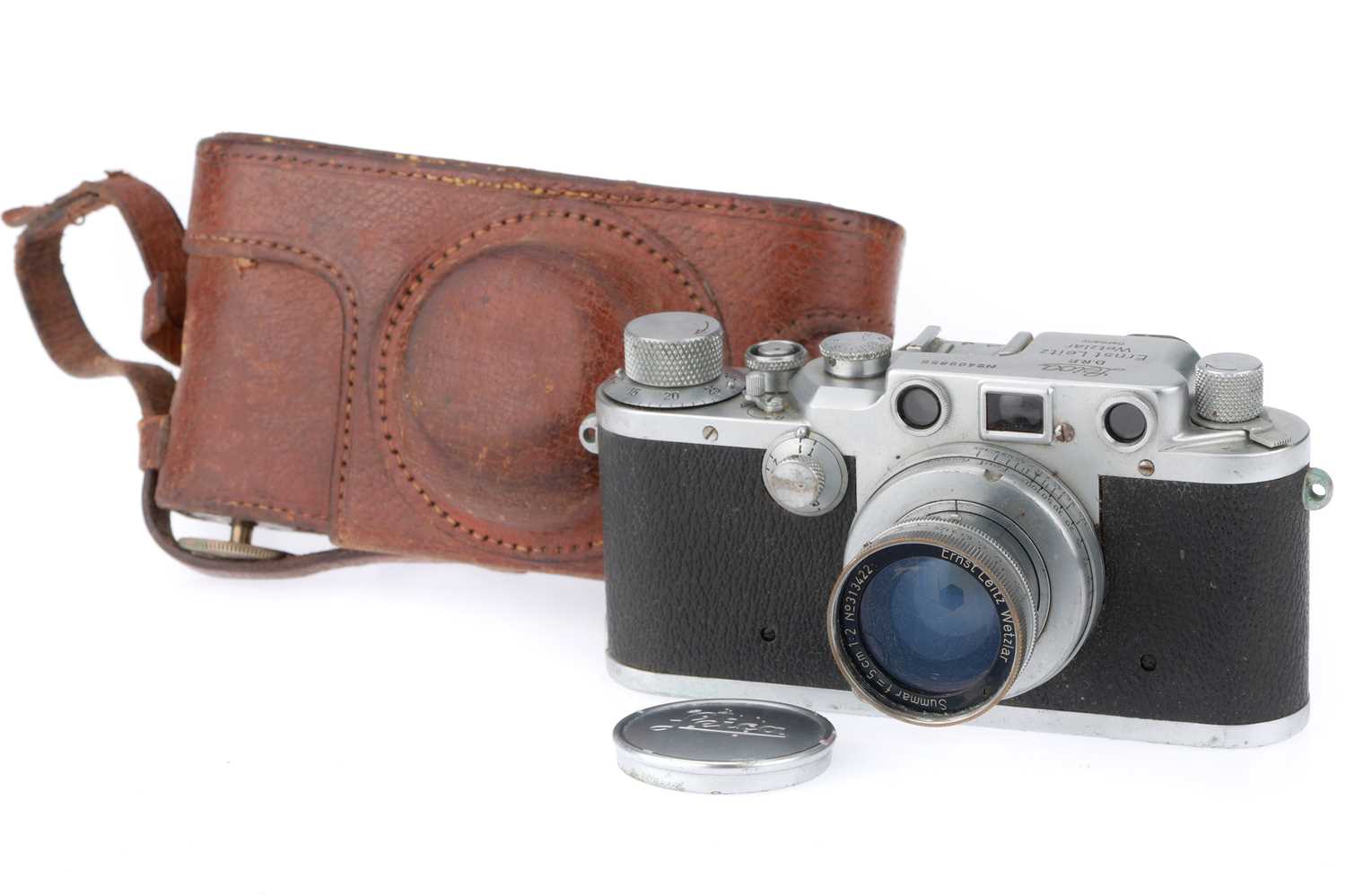 Lot 8 - A Leica IIIa 35mm Rangefinder Camera