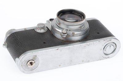 Lot 8 - A Leica IIIa 35mm Rangefinder Camera