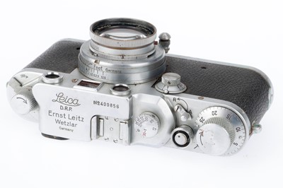 Lot 8 - A Leica IIIa 35mm Rangefinder Camera