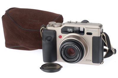Lot 311 - A Fuji 645Zi Professional Medium Format Camera