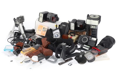 Lot 75 - A Selection of Mixed Photographica
