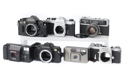 Lot 455 - A Group of 35mm Cameras
