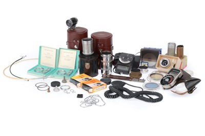 Lot 618 - A Selection of Mixed Photographica