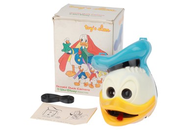 Lot 104 - A Toy's Clan Donald Duck Camera