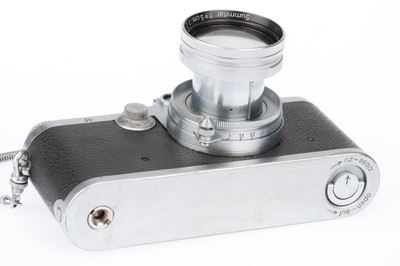 Lot 2 - A Leica IIIc Rangefinder Camera