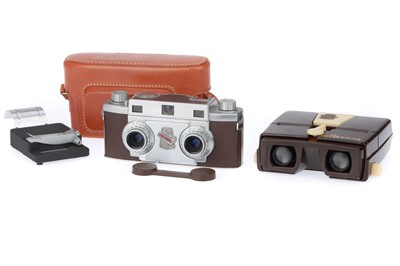 Lot 150 - A Revere 33 Stereo Camera and Viewer